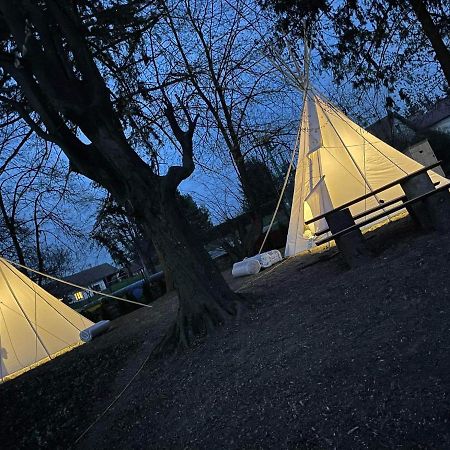 Chateau Moravany - Apartmany, Teepee A Wellness Ronow an der Doubrava Dış mekan fotoğraf