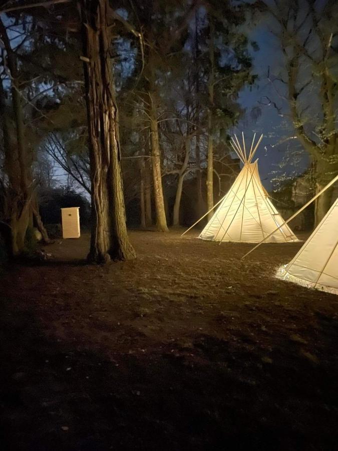 Chateau Moravany - Apartmany, Teepee A Wellness Ronow an der Doubrava Dış mekan fotoğraf