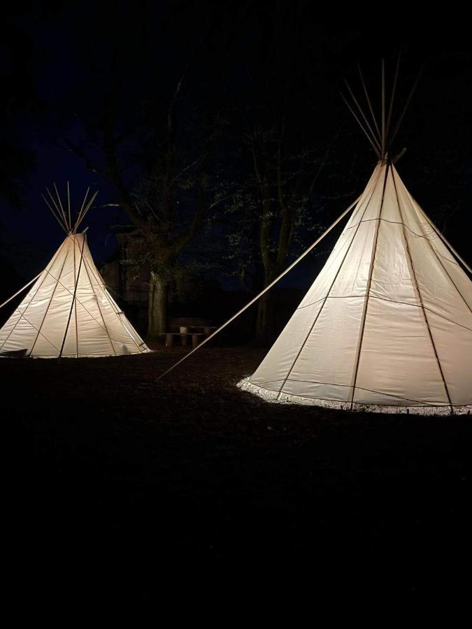 Chateau Moravany - Apartmany, Teepee A Wellness Ronow an der Doubrava Dış mekan fotoğraf