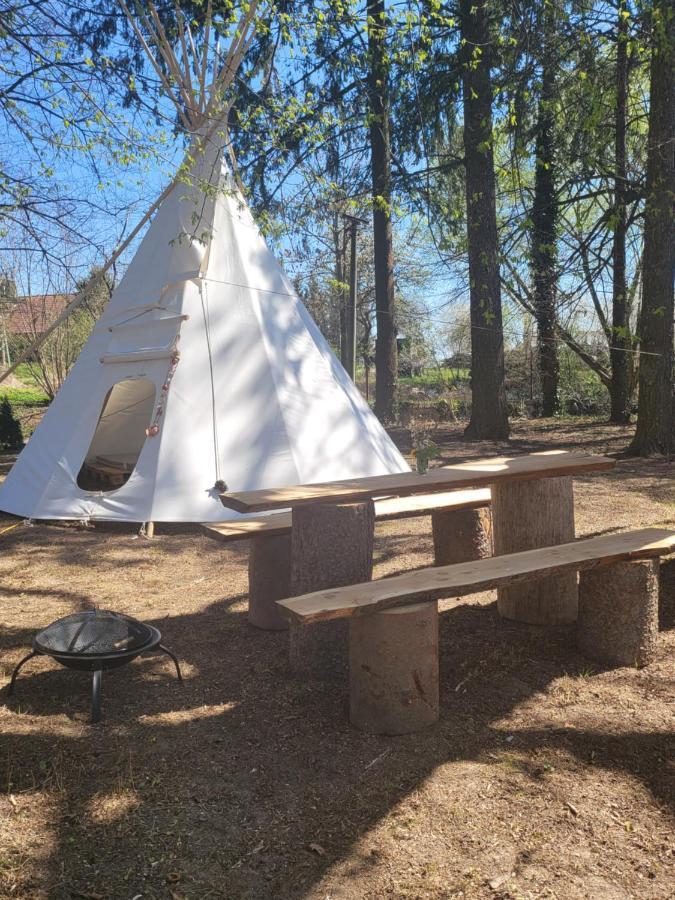 Chateau Moravany - Apartmany, Teepee A Wellness Ronow an der Doubrava Dış mekan fotoğraf