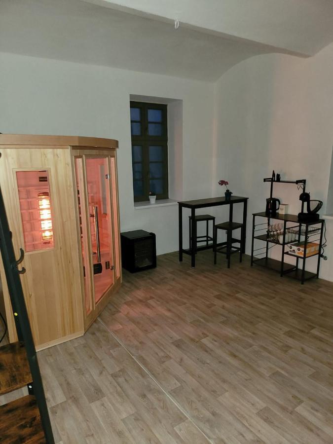 Chateau Moravany - Apartmany, Teepee A Wellness Ronow an der Doubrava Dış mekan fotoğraf