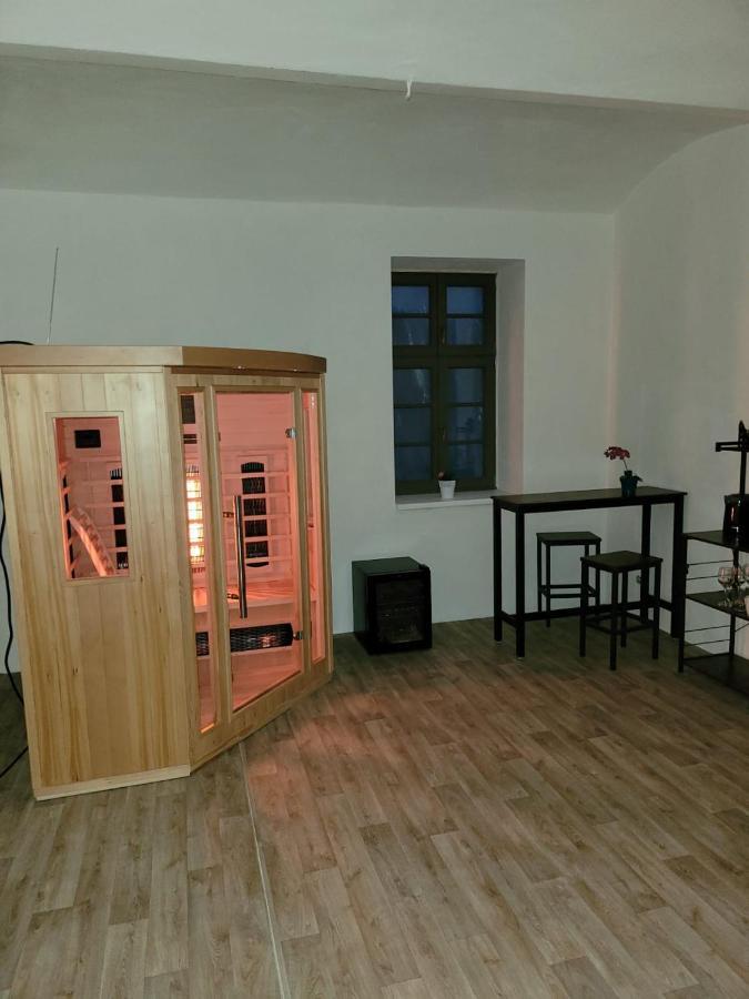 Chateau Moravany - Apartmany, Teepee A Wellness Ronow an der Doubrava Dış mekan fotoğraf