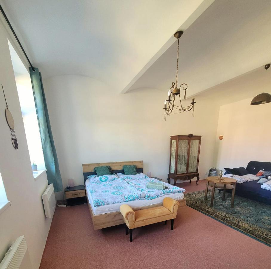 Chateau Moravany - Apartmany, Teepee A Wellness Ronow an der Doubrava Dış mekan fotoğraf