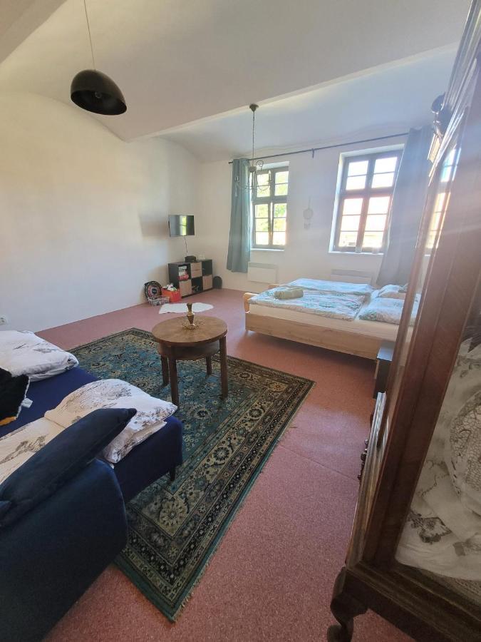 Chateau Moravany - Apartmany, Teepee A Wellness Ronow an der Doubrava Dış mekan fotoğraf