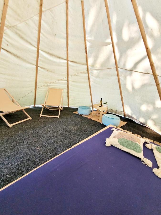 Chateau Moravany - Apartmany, Teepee A Wellness Ronow an der Doubrava Dış mekan fotoğraf