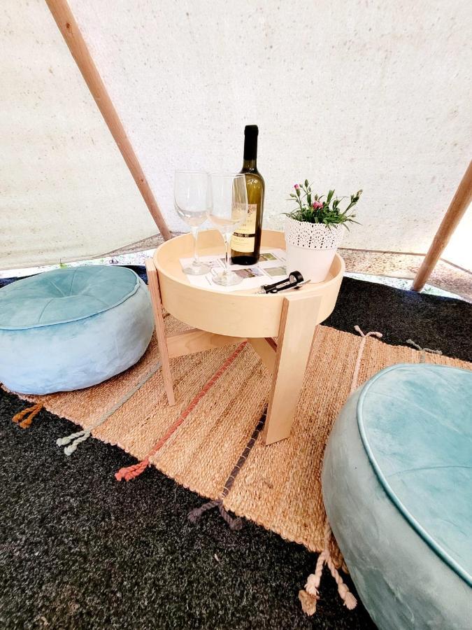 Chateau Moravany - Apartmany, Teepee A Wellness Ronow an der Doubrava Dış mekan fotoğraf