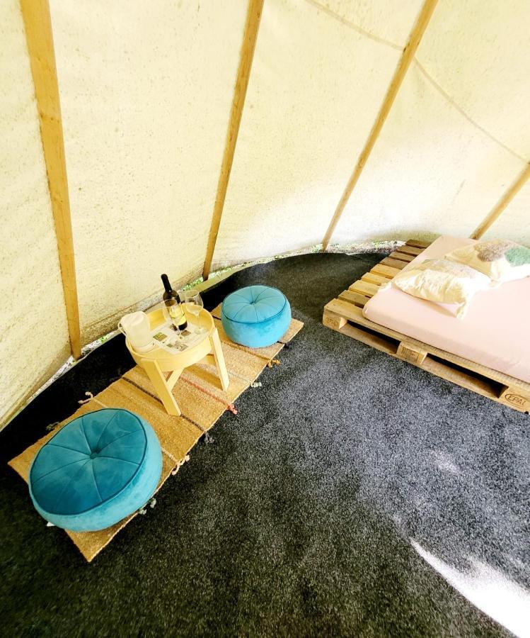 Chateau Moravany - Apartmany, Teepee A Wellness Ronow an der Doubrava Dış mekan fotoğraf