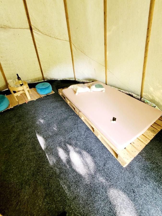 Chateau Moravany - Apartmany, Teepee A Wellness Ronow an der Doubrava Dış mekan fotoğraf