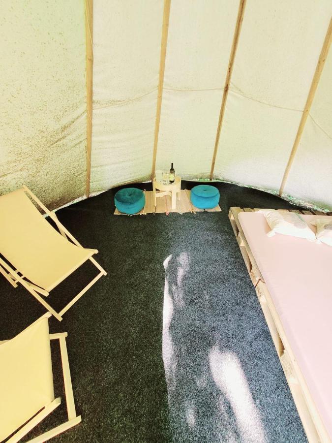 Chateau Moravany - Apartmany, Teepee A Wellness Ronow an der Doubrava Dış mekan fotoğraf