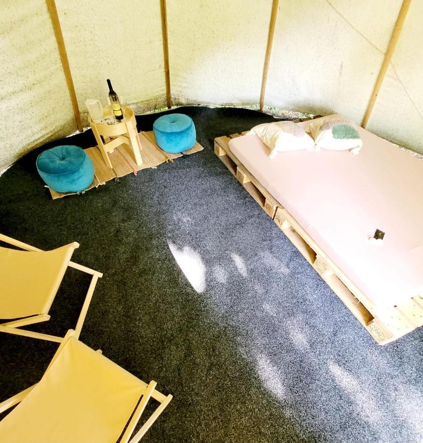 Chateau Moravany - Apartmany, Teepee A Wellness Ronow an der Doubrava Dış mekan fotoğraf