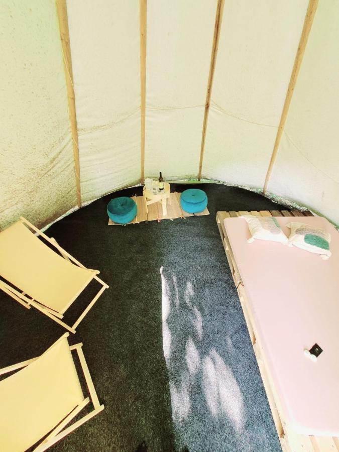Chateau Moravany - Apartmany, Teepee A Wellness Ronow an der Doubrava Dış mekan fotoğraf