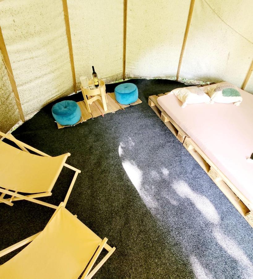 Chateau Moravany - Apartmany, Teepee A Wellness Ronow an der Doubrava Dış mekan fotoğraf