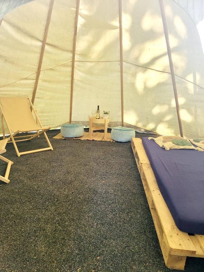 Chateau Moravany - Apartmany, Teepee A Wellness Ronow an der Doubrava Dış mekan fotoğraf