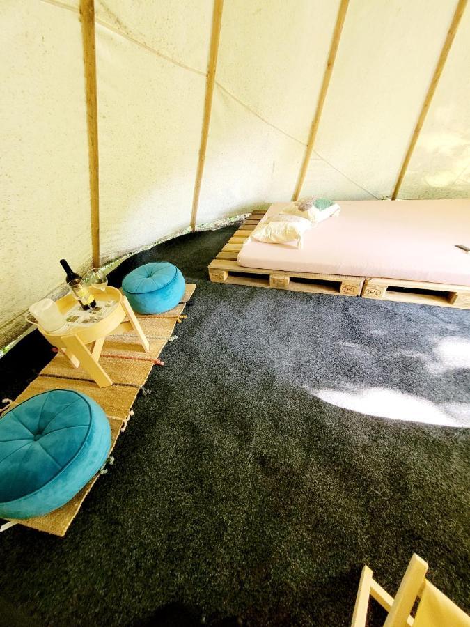 Chateau Moravany - Apartmany, Teepee A Wellness Ronow an der Doubrava Dış mekan fotoğraf