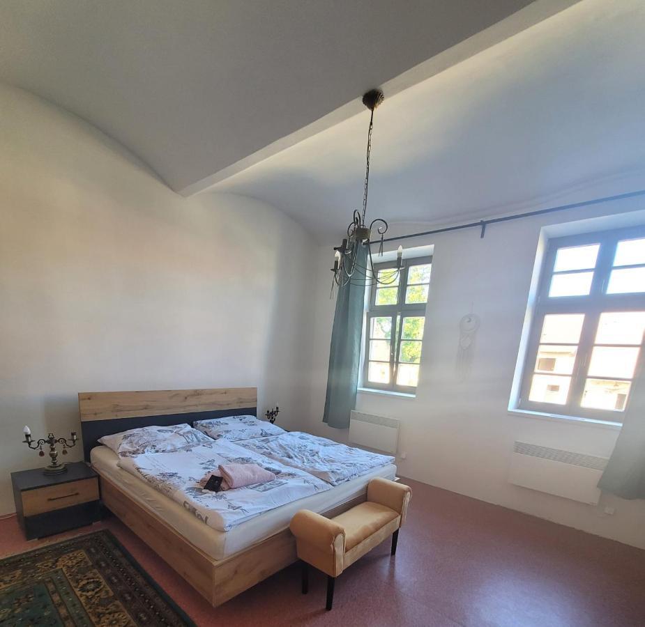 Chateau Moravany - Apartmany, Teepee A Wellness Ronow an der Doubrava Dış mekan fotoğraf